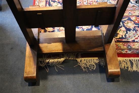 A late Victorian oak artists studio easel, W.2ft H.6ft 8in.